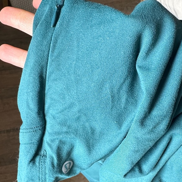 lululemon athletica green / teal Long Sleeve Top with pocket - Picture 3 of 4